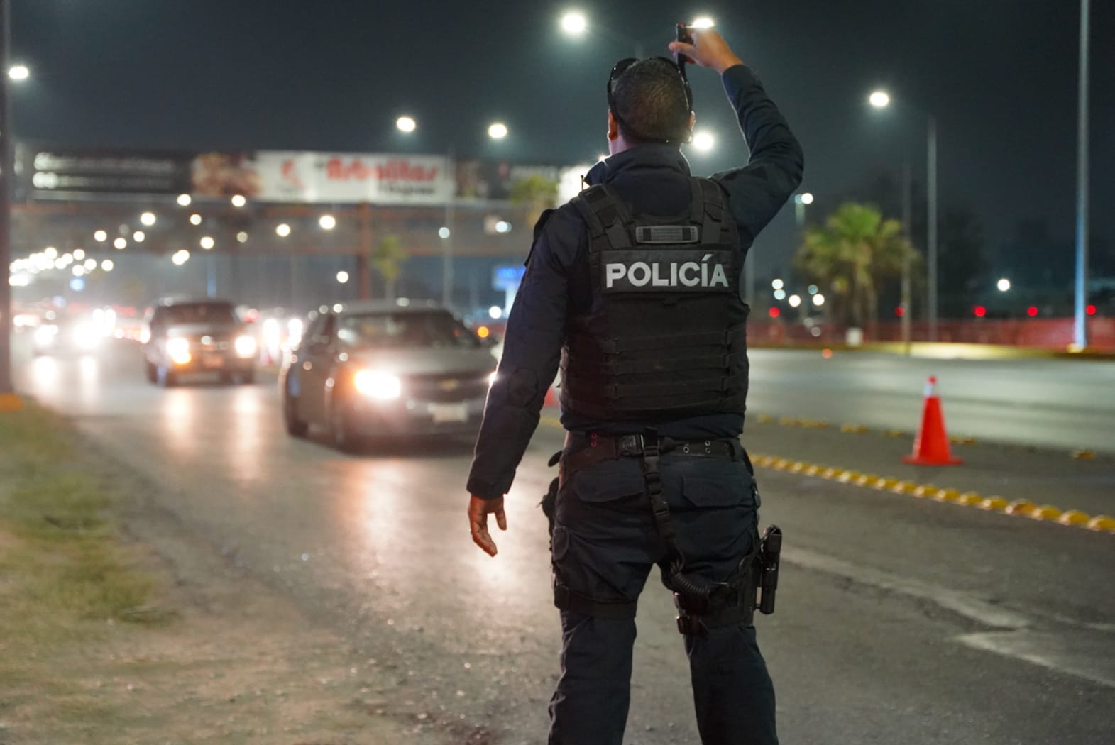 MANTIENEN PRESENCIA POLICIAL SOBRE BLVD. MIGUEL RAMOS ARIZPE