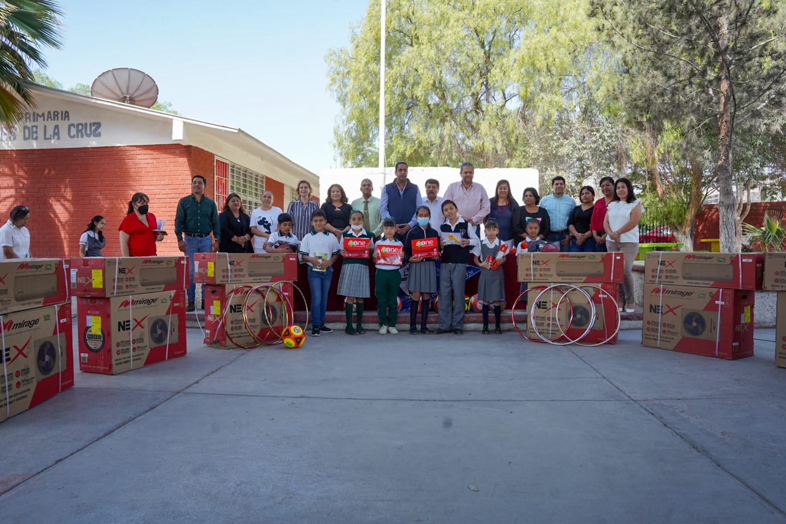 SUPERVISAN ENTREGA DE EQUIPO PARA ALUMNOS DE PRIMARIA «SOR JUANA INÉS DE LA CRUZ»