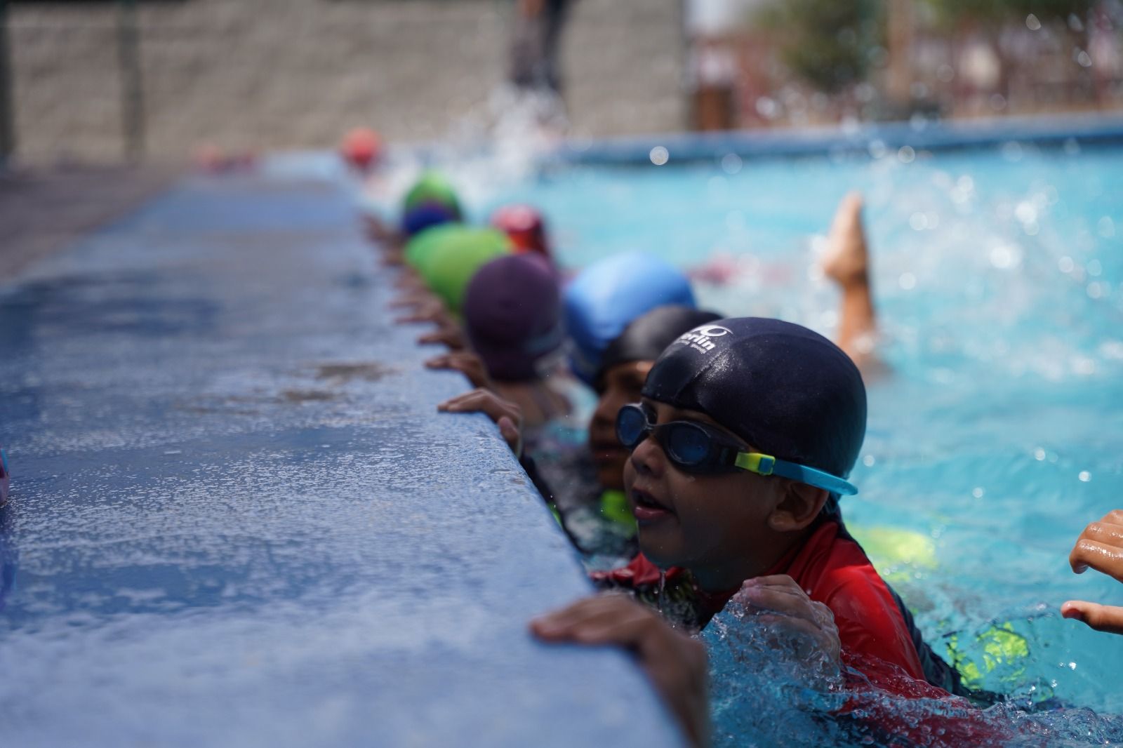 OFRECEN LUGARES DISPONIBLES EN ESCUELA MUNICIPAL DE NATACIÓN