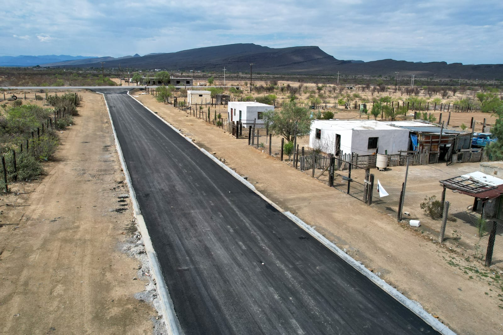 SUPERVISAN PAVIMENTACIÓN DE CAMINO EN “SAN IGNACIO”