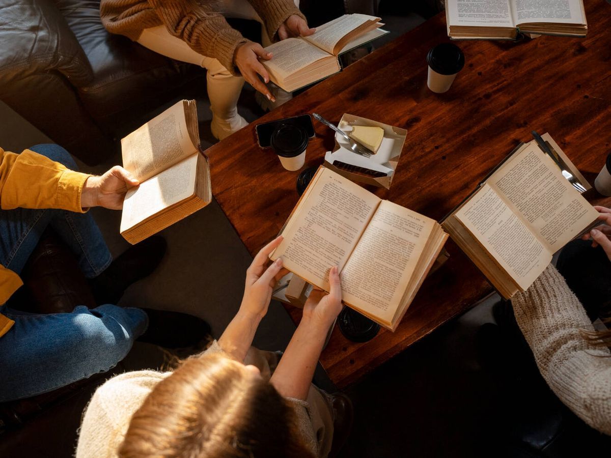 Jóvenes de EE.UU crean clubs de lectura de libros prohibidos para luchar contra la censura