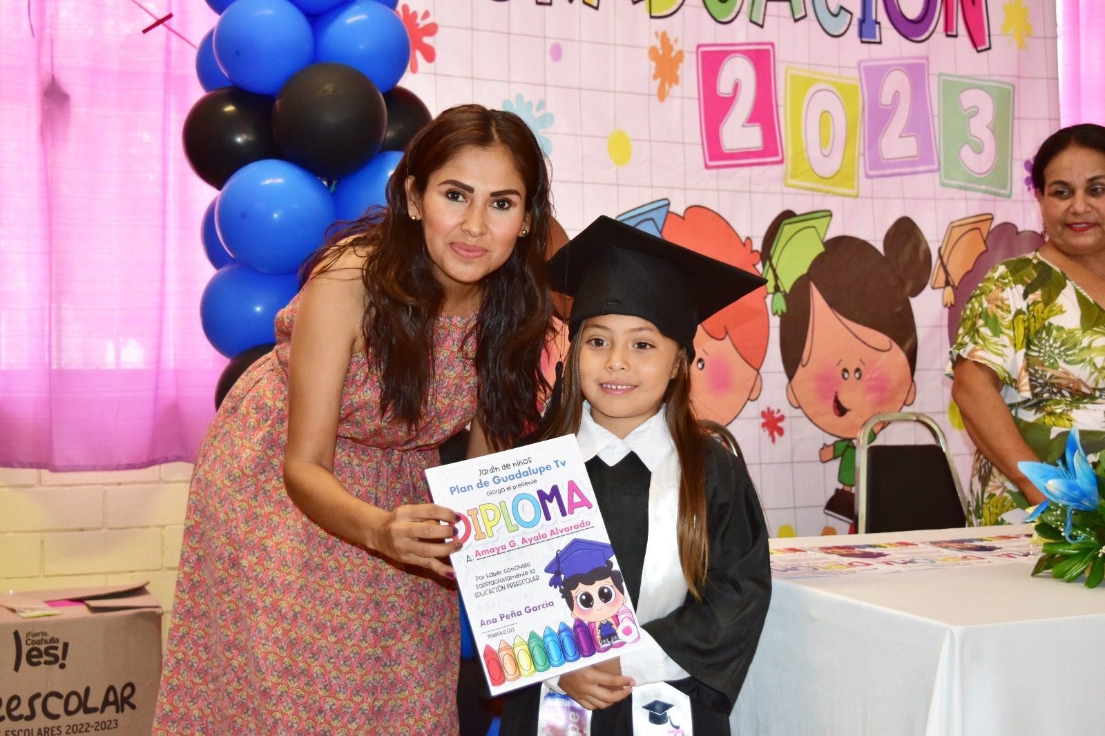 Amadrina DIF Cuatro Ciénegas nueva generación de alumnos