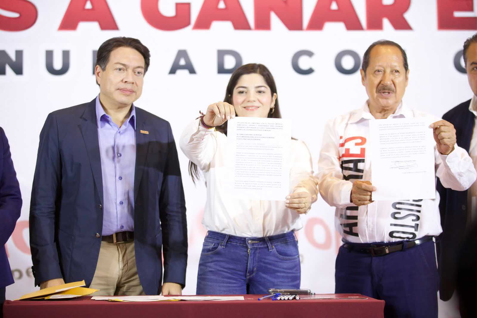 Leonel Godoy inscribe a Adán Augusto López