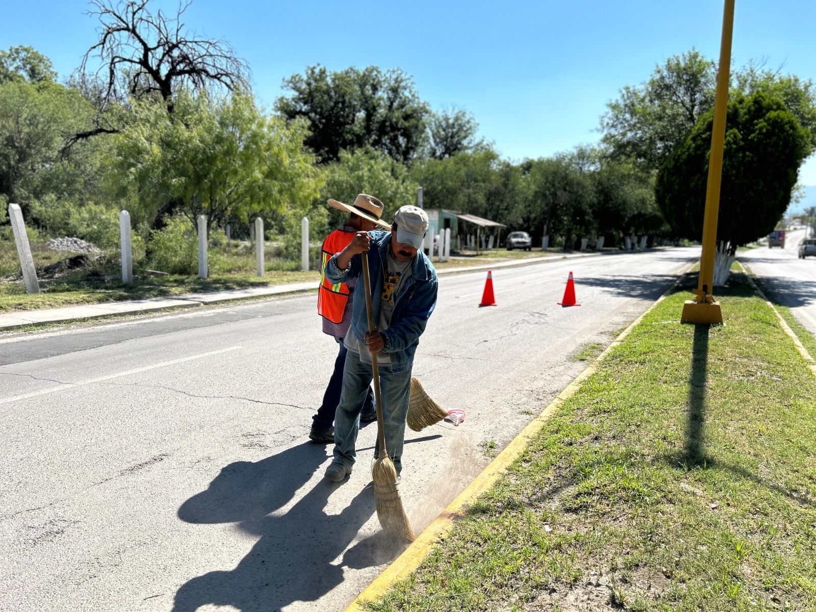 Comienzan labores de embellecimiento y limpieza en bulevar Juárez