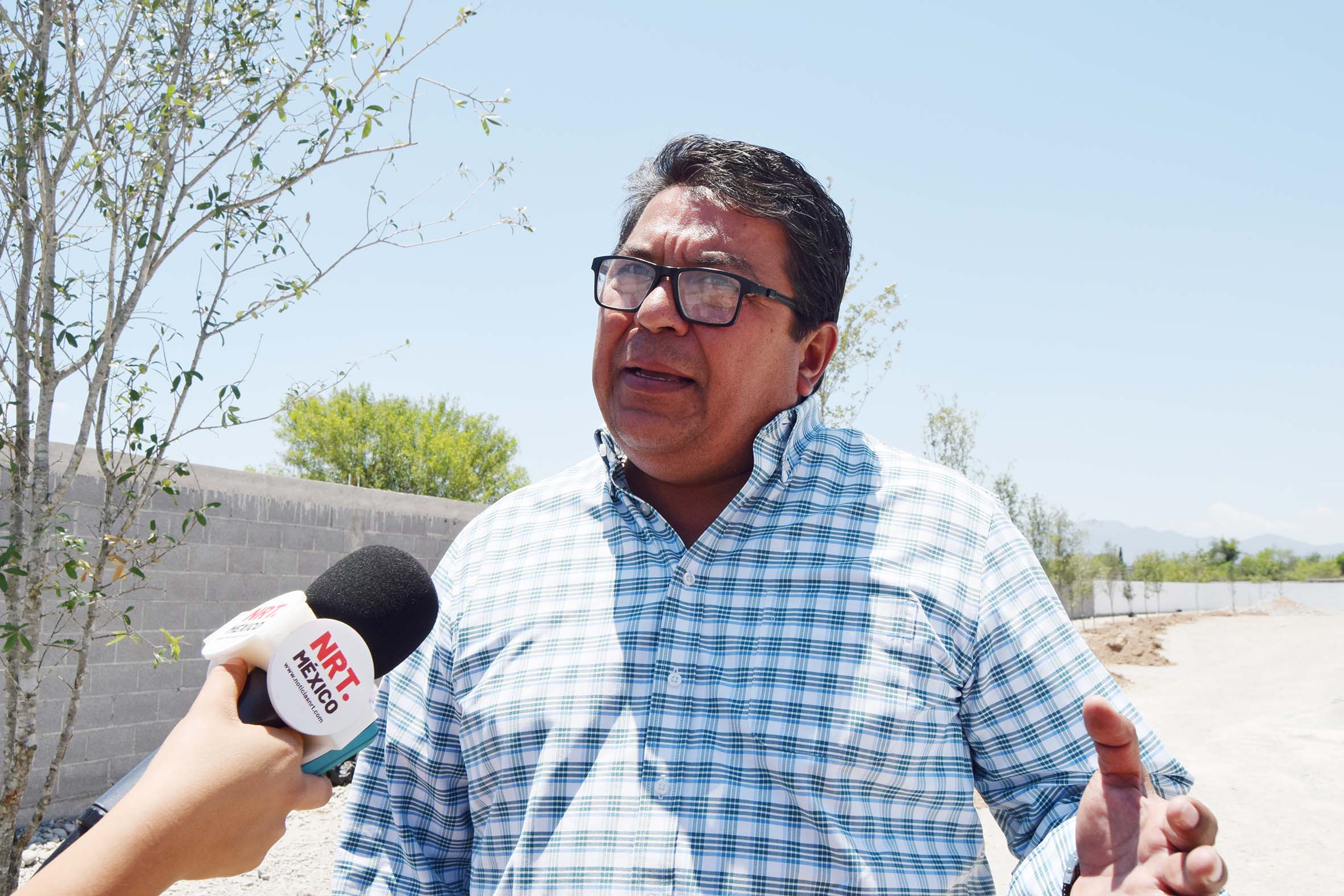 Planta 100 árboles en unidad deportiva