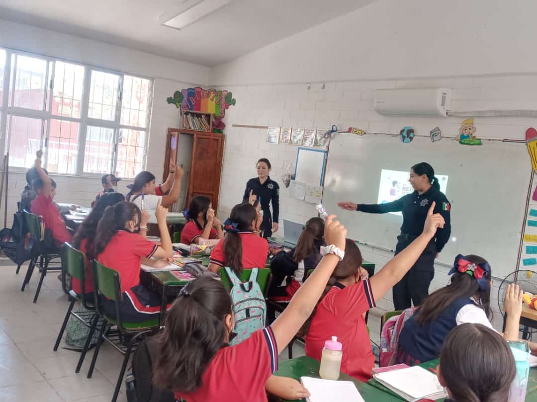CONCIENTIZAN A ESTUDIANTES SOBRE RIESGOS EN EL USO DE REDES