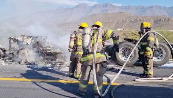 Fuego Consume Cami N De Carga La Prensa De Coahuila