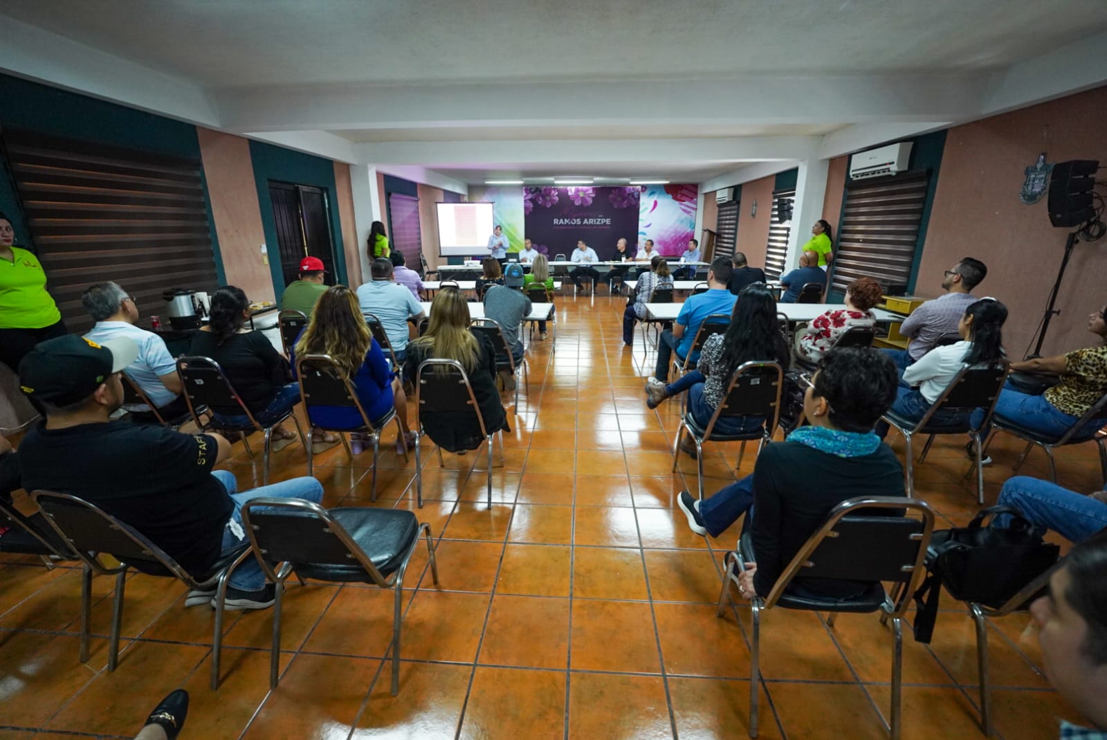 CAPACITAN A RESTAURANTEROS SOBRE NUEVAS DISPOSICIONES PARA CONTROL DEL TABACO