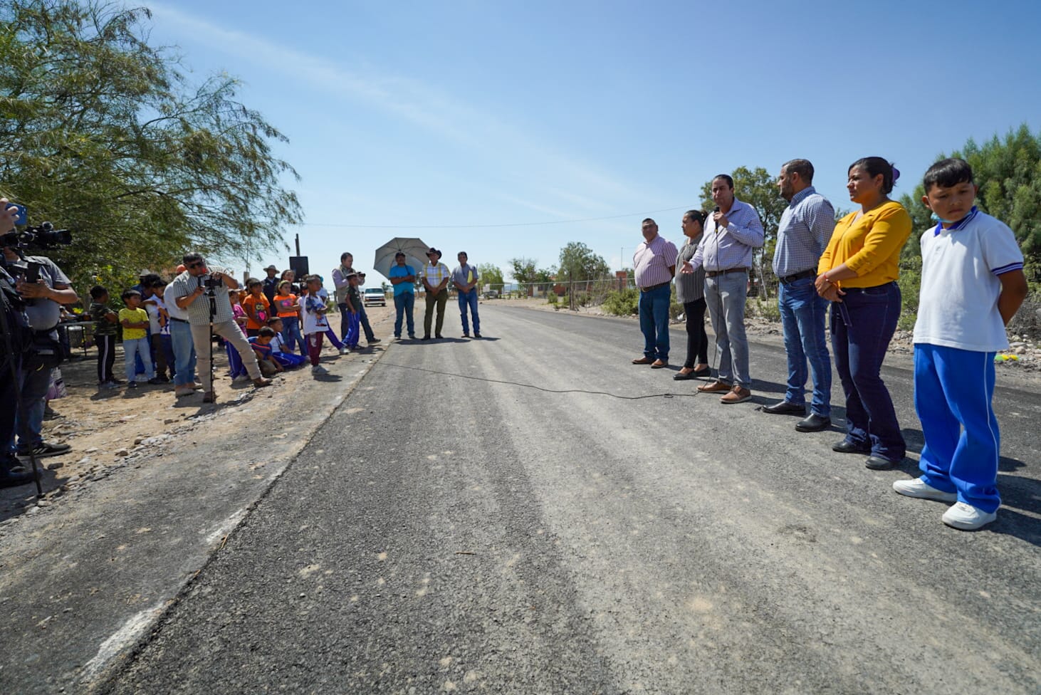 ENTREGA CHEMA MORALES CAMINO RURAL A “LA LEONA”