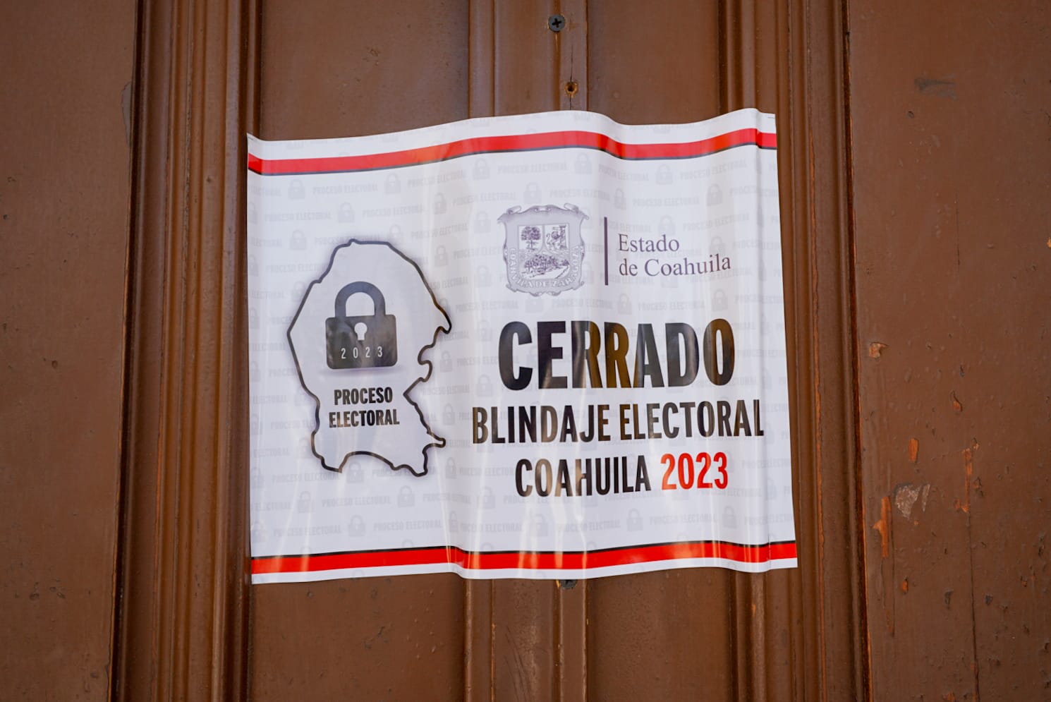 CIERRAN EDIFICIOS Y RESGUARDAN VEHÍCULOS OFICIALES MUNICIPALES