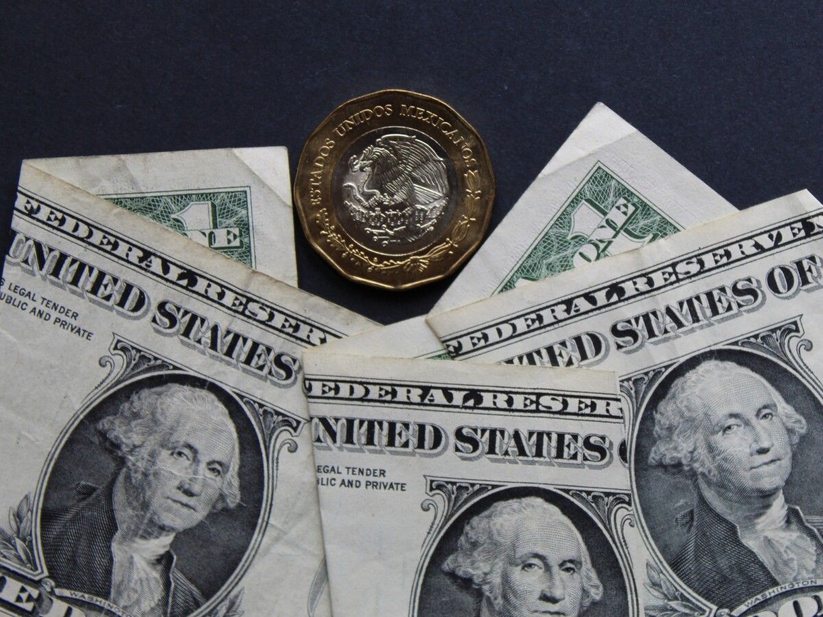 Peso se cotiza en las 17.32 unidades