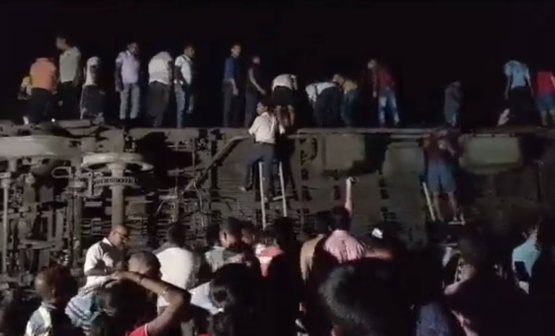 Choque entre dos trenes en el este de India deja al menos 300 heridos
