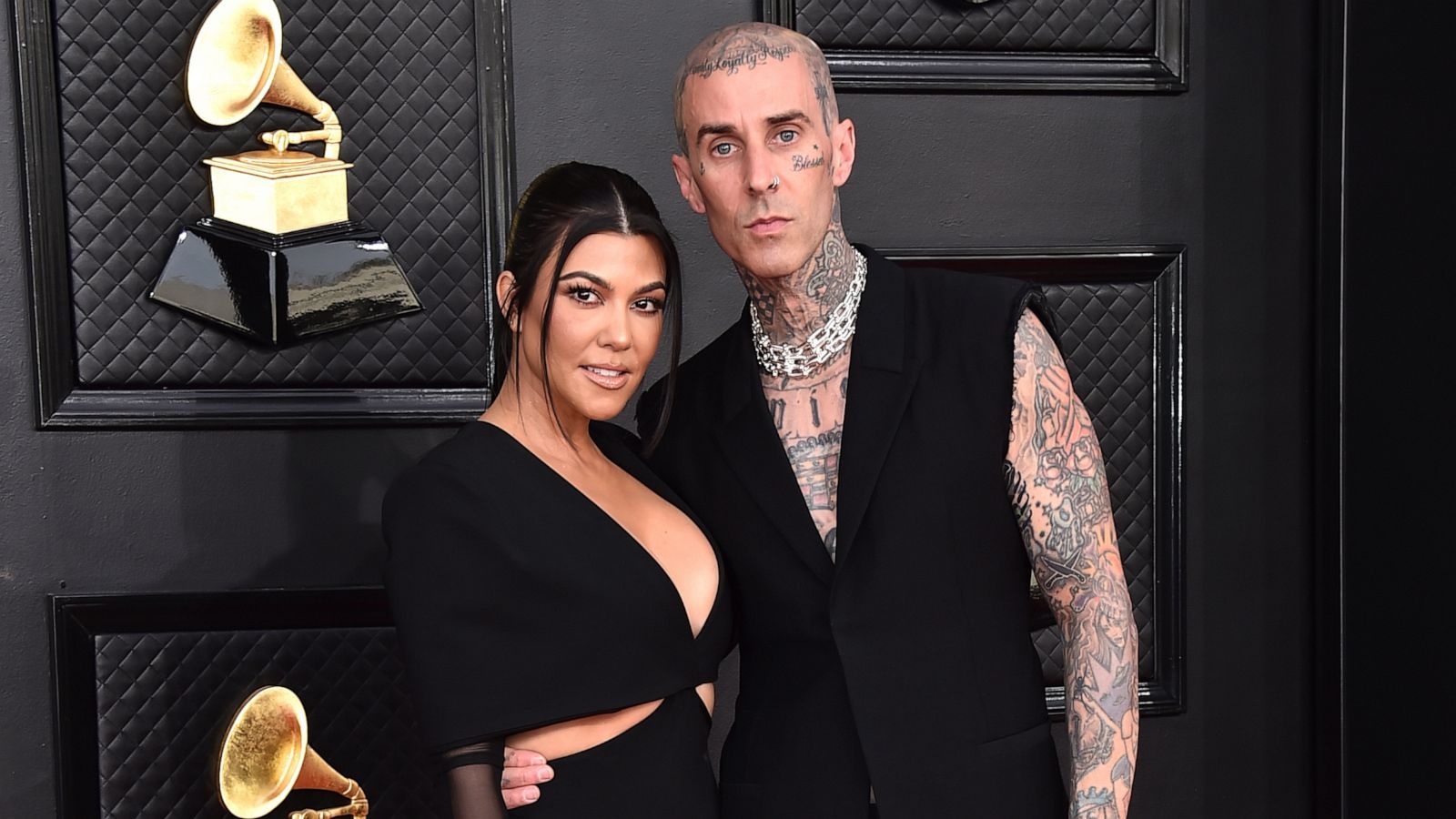 Kourtney Kardashian y Travis Barker van a ser papás; así anunciaron su primer embarazo