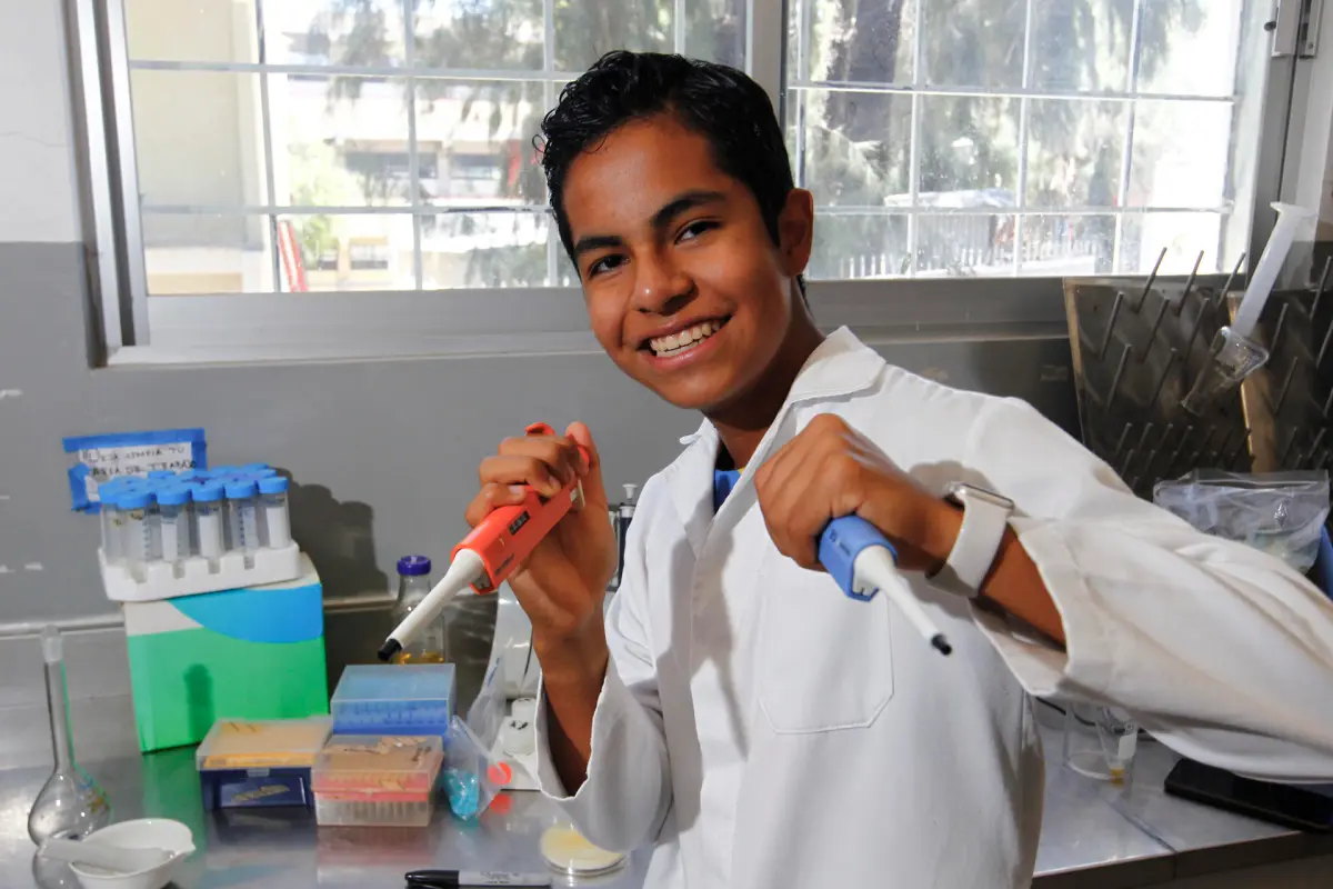 Orgullo mexicano: Ian Emanuel, el biólogo molecular más joven del mundo