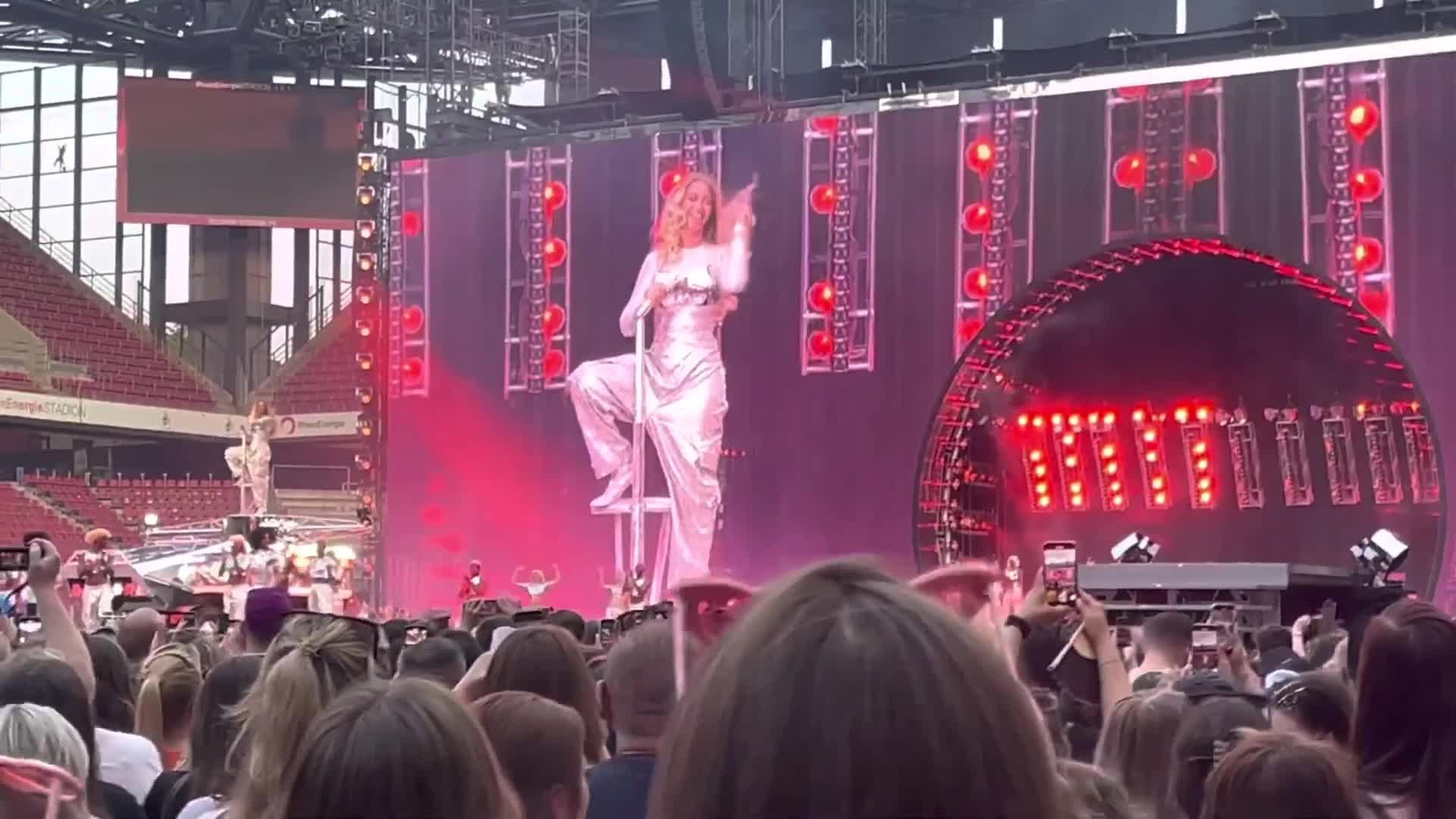 Beyoncé revela el sexo de un bebé durante una de sus presentaciones de la gira Renaissance