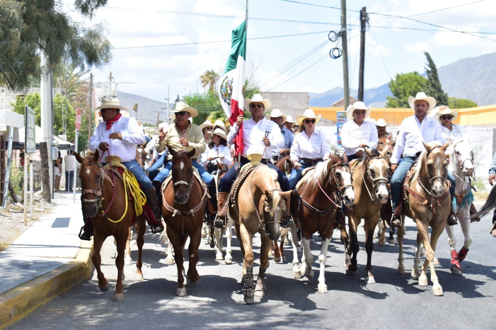 TRIUNFA CABALGATA EN CUATRO CIÉNEGAS  