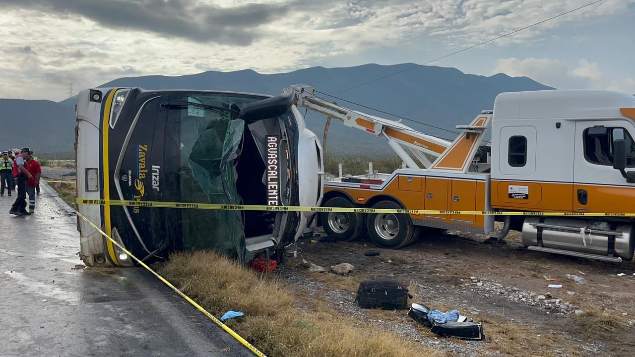 Accidente carretero deja 8 muertos y 30 heridos en la Saltillo-Zacatecas