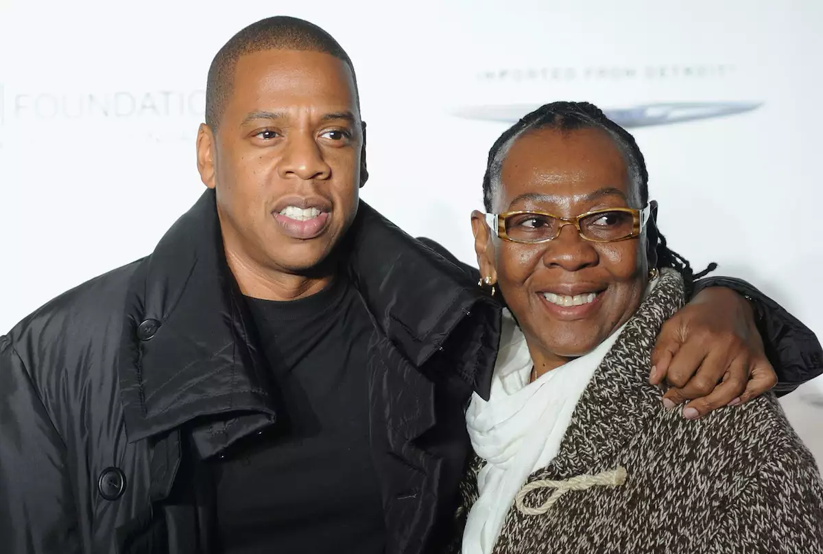 La mamá de Jay-Z se casó con su novia de toda la vida