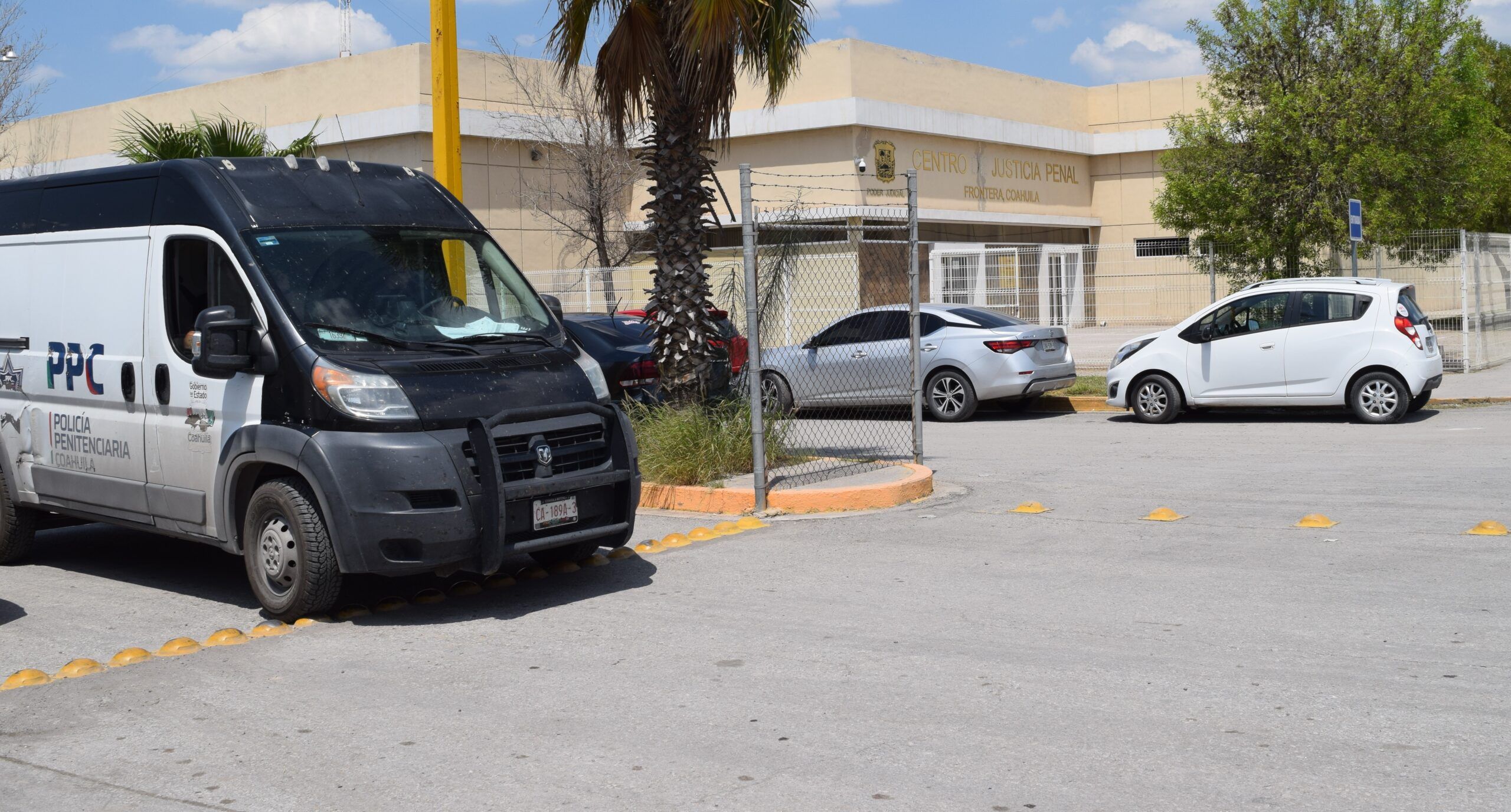 “¡No soy yo!”; ladrón esconde su identidad