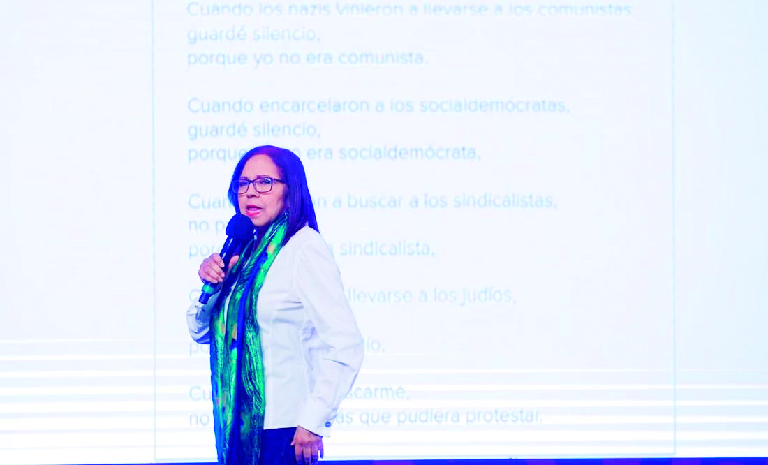 En los libros no aparece la palabra “comunismo”