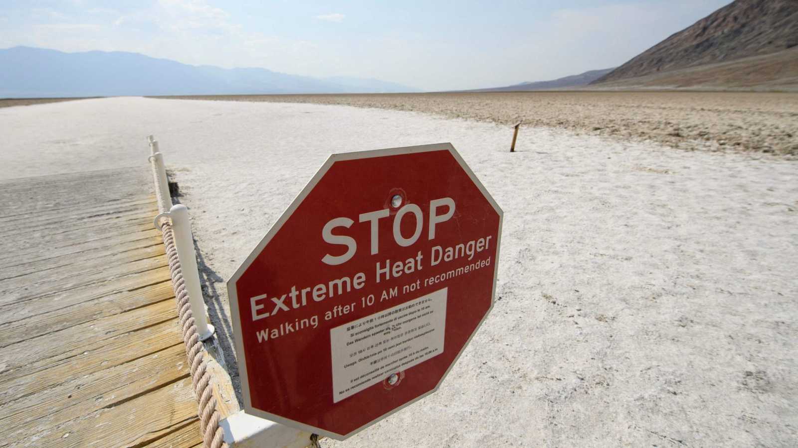 Temperaturas extremas amenazan Valle de la Muerte en EU… pero avivan turismo