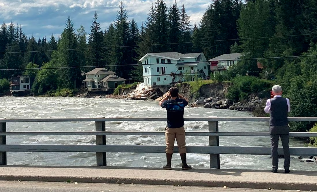 VIDEO. Inundación en capital de Alaska destruye al menos dos casas