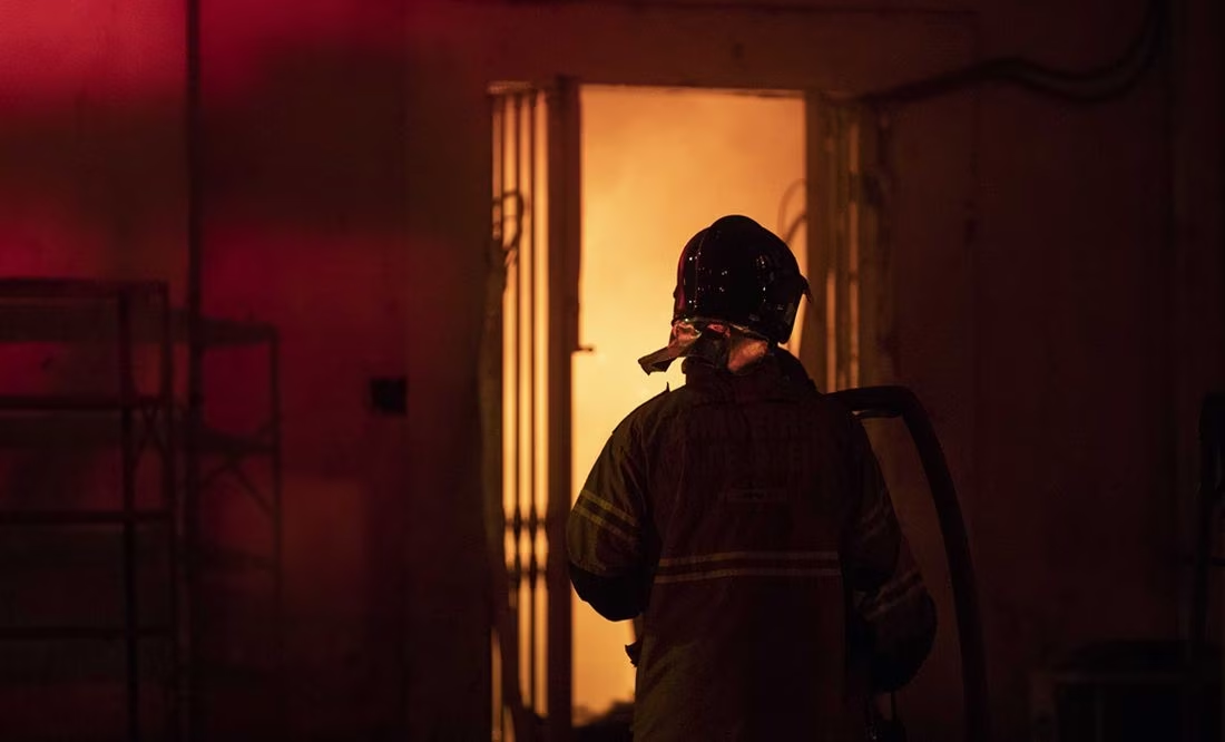 Incendio en edificio de viviendas cerca de París deja 3 muertos y múltiples heridos