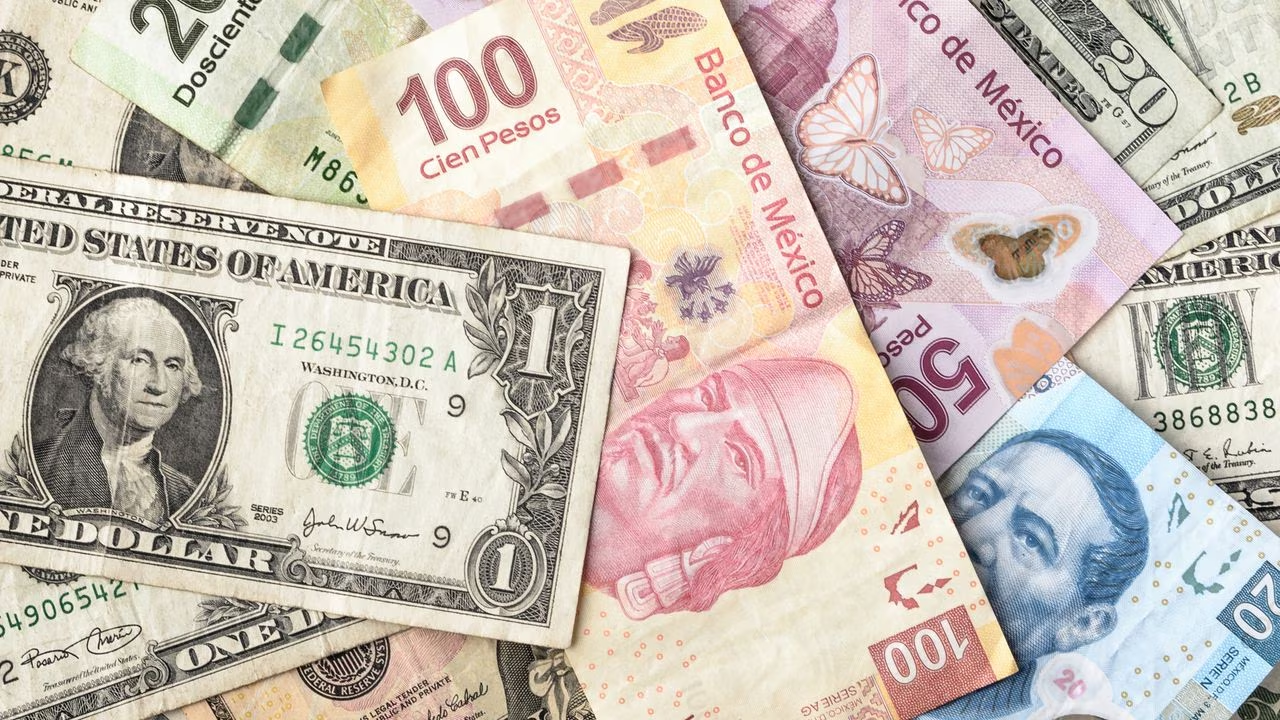 El peso frente al dólar: Se cotiza en las 17.03 unidades