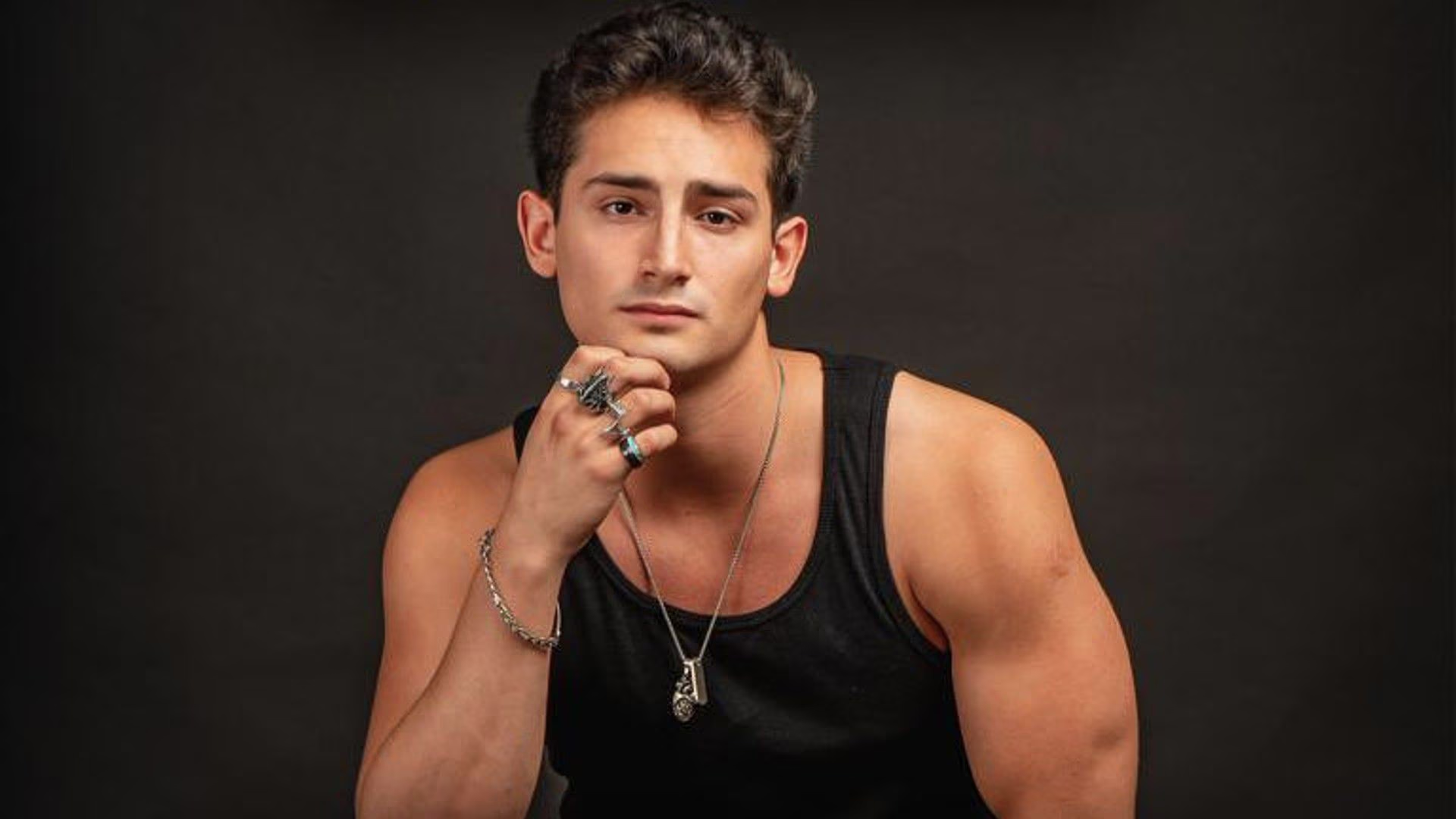 Reportan bajas ventas del concierto de Emilio Osorio, están regalando los boletos