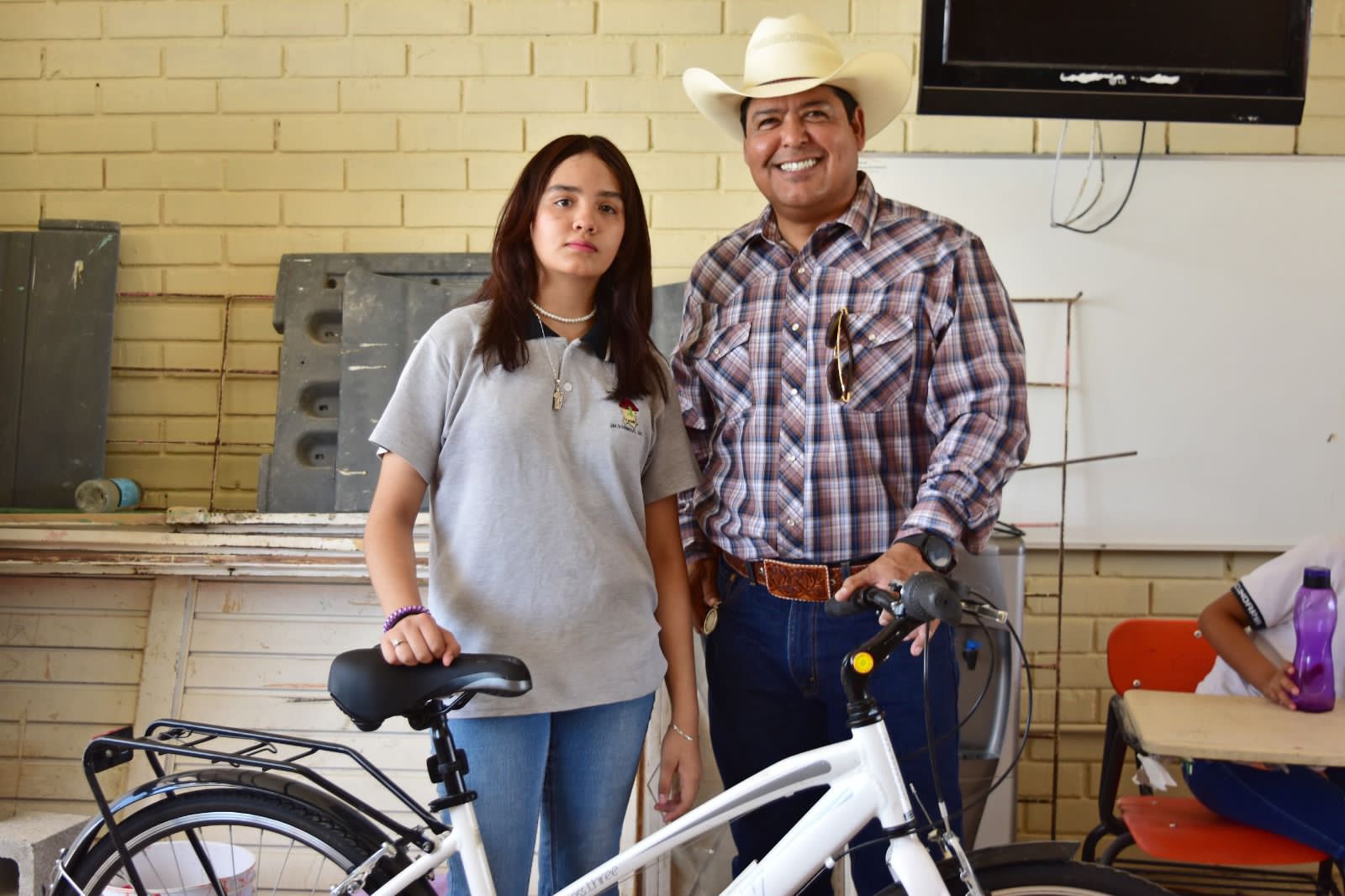 Dona World Vision bicicletas en ejidos 