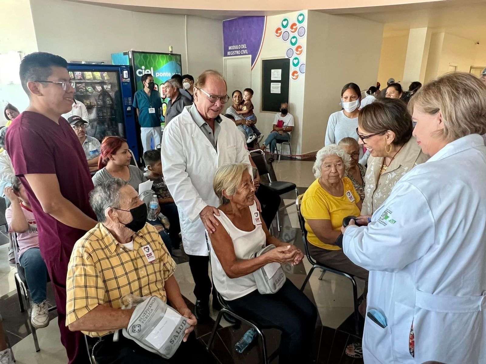 Ayudan a adultos mayores con 400 aparatos auditivos