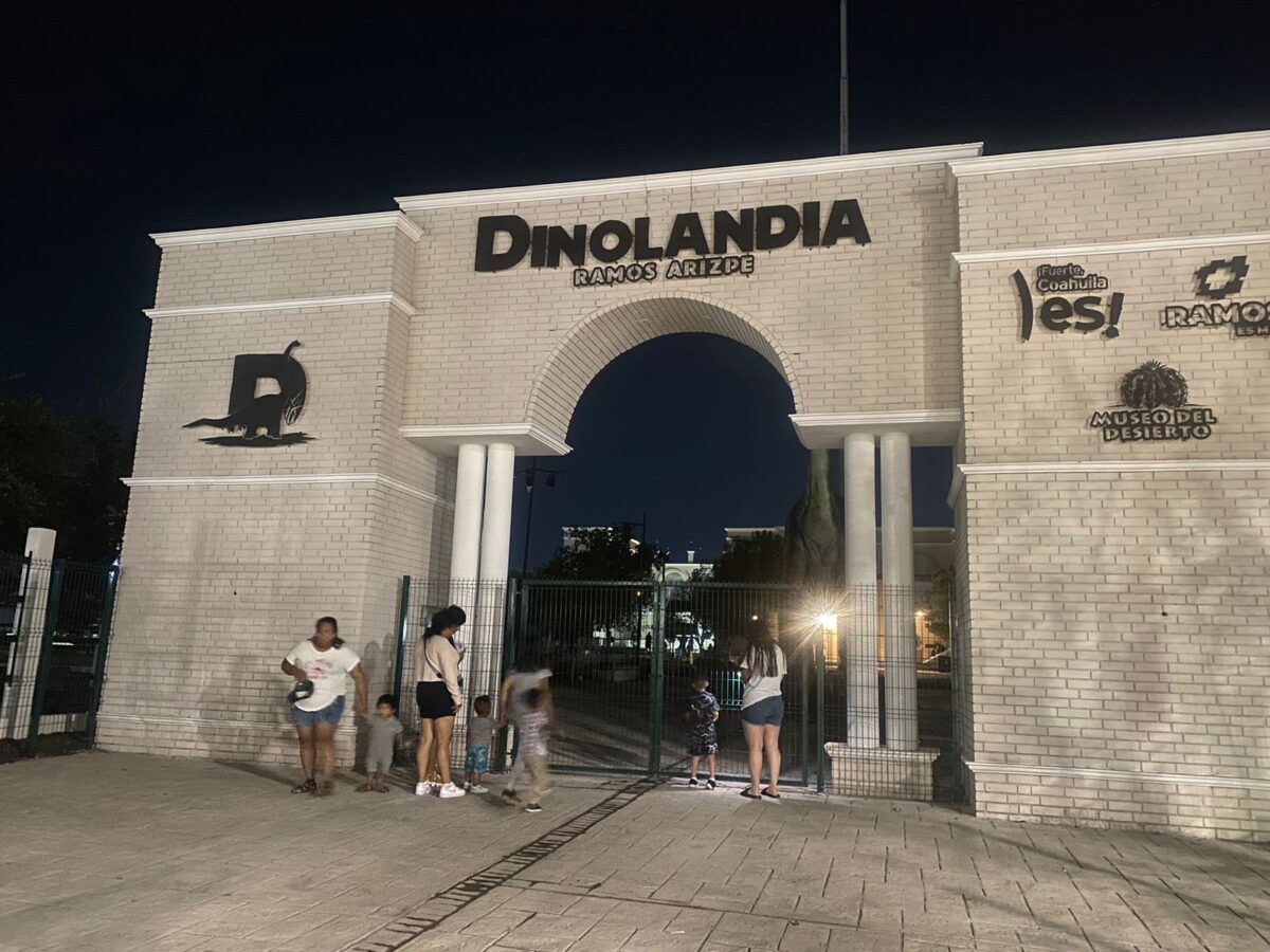 Invita alcalde de RA a disfrutar de Dinolandia