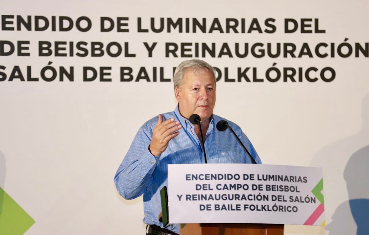 Encienden luminarias en estadio del Ateneo