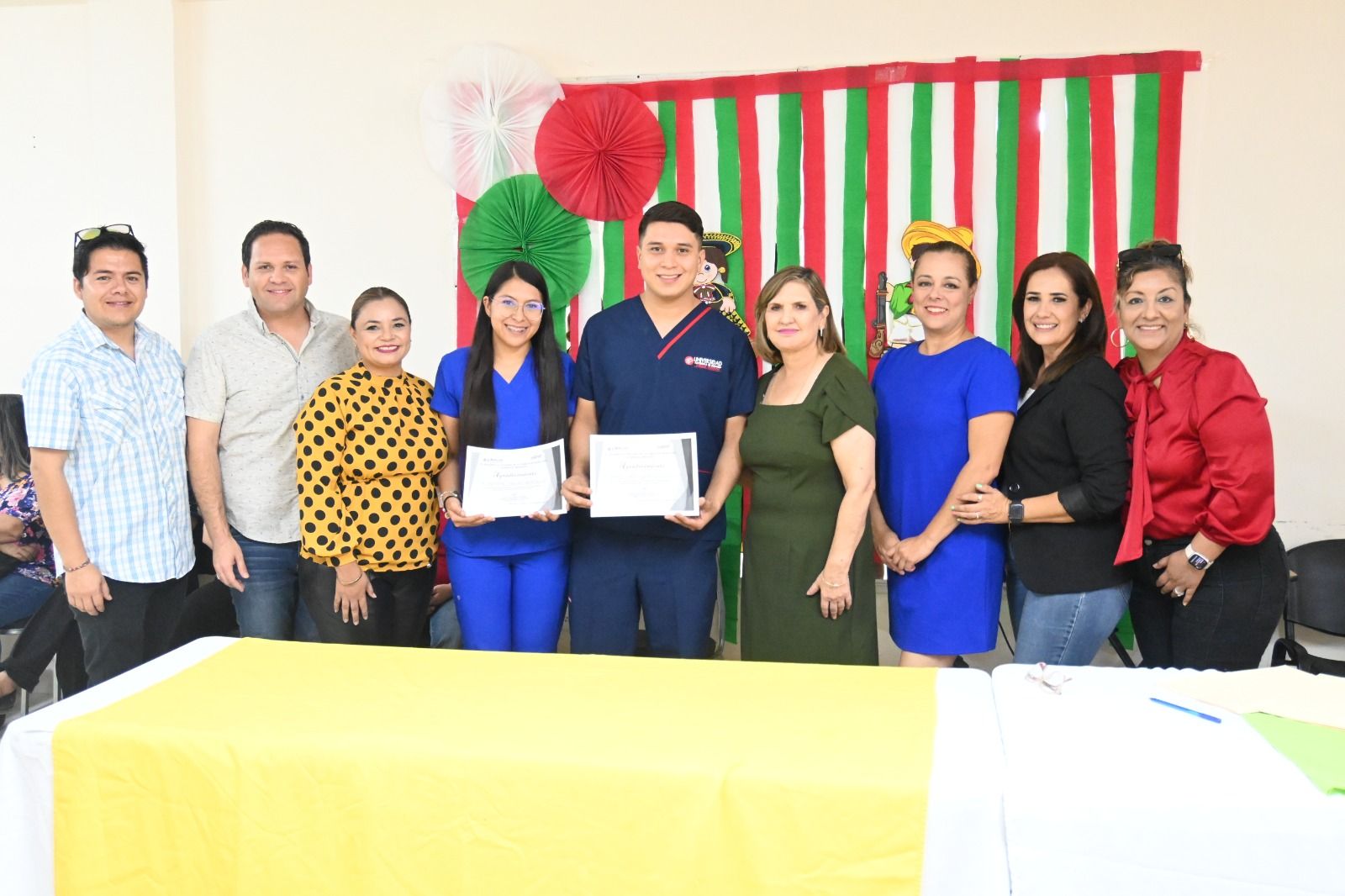 Entregan reconocimiento a alumnos de fisioterapia