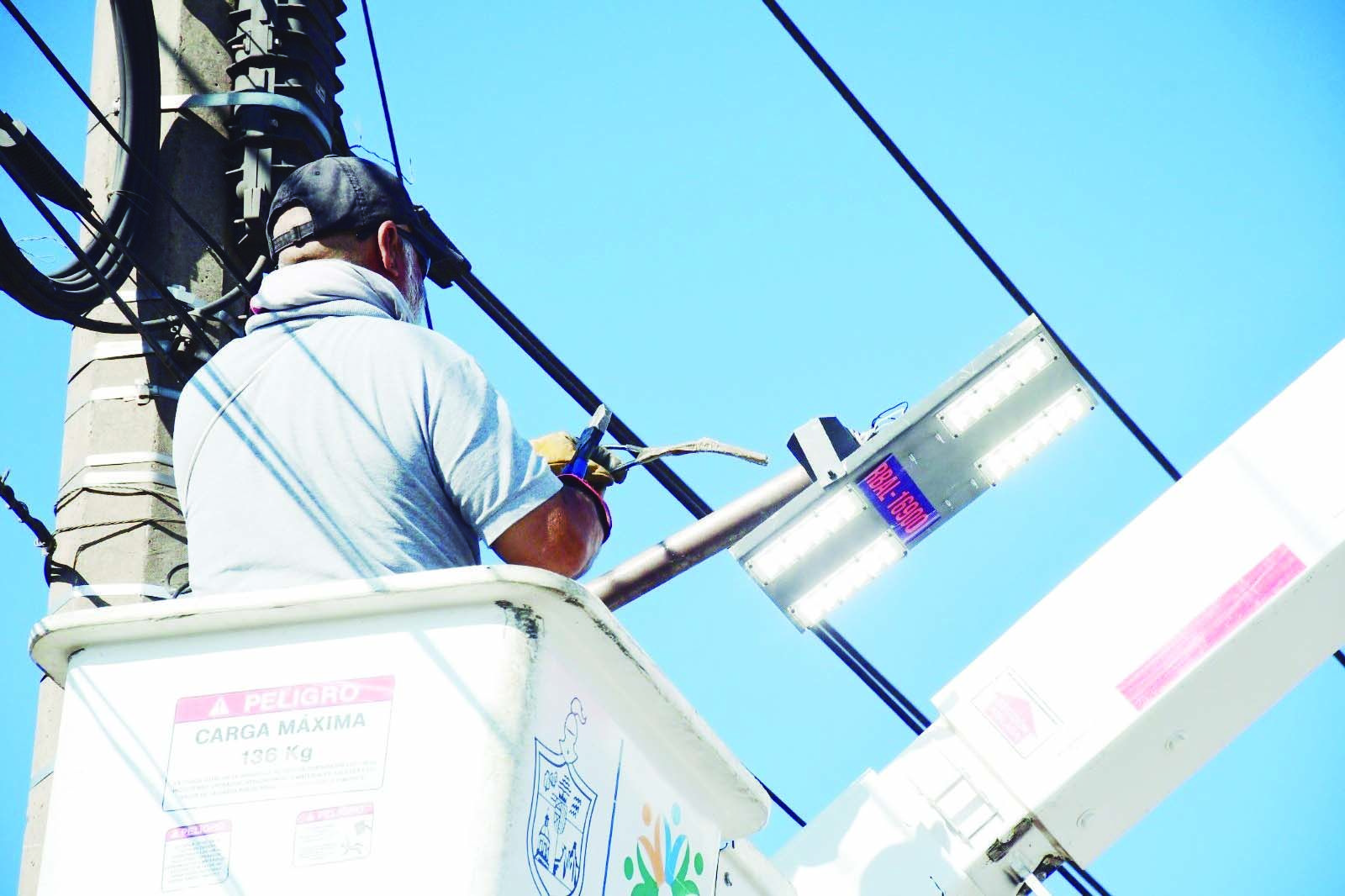 Avanza rehabilitación de alumbrado en Puerta 4