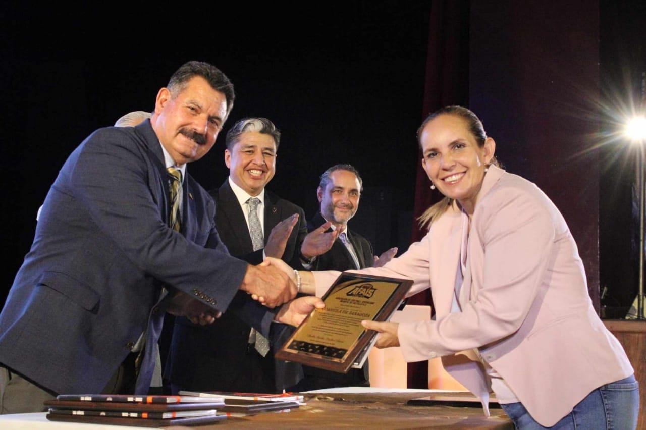 Presentan libro por 50 aniversario de la AFAIS