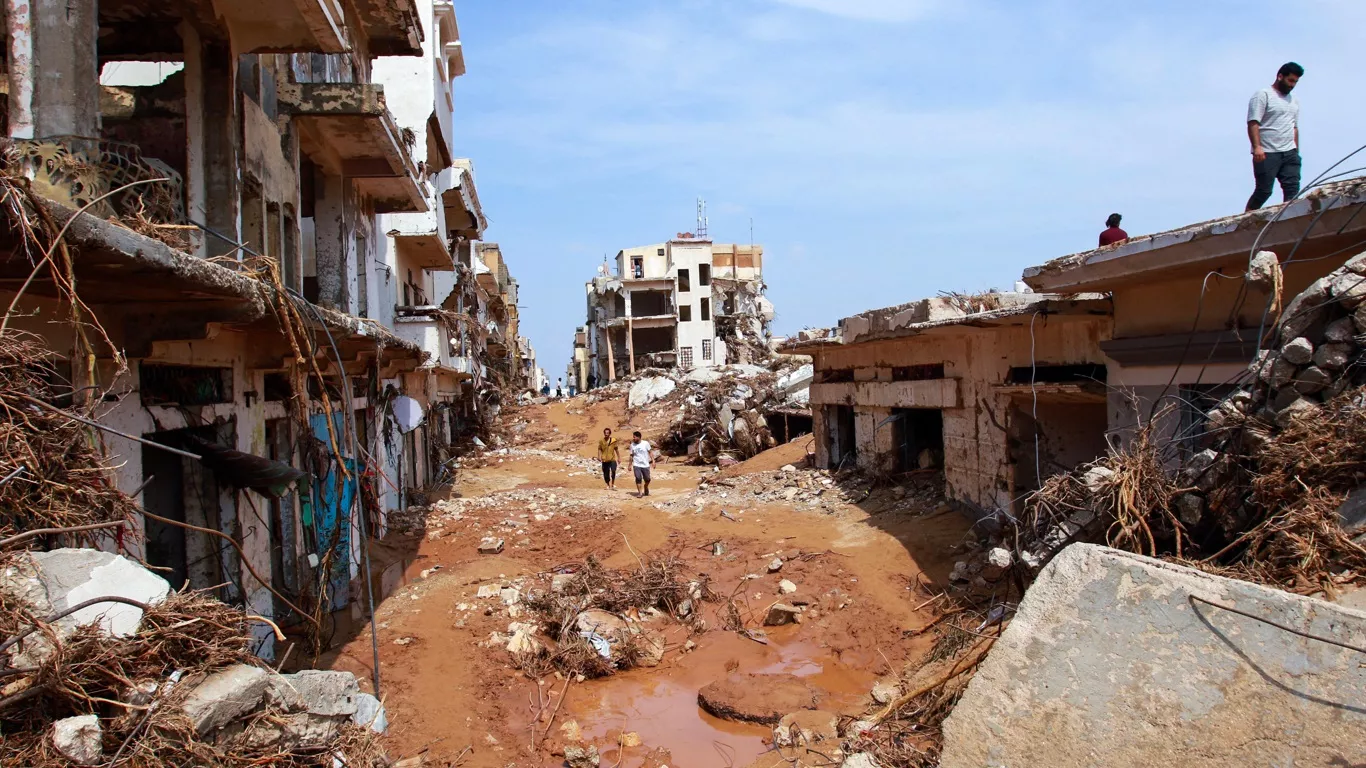 Dejan más de 2 mil 300 muertos Inundaciones en Libia arrasan con una ciudad