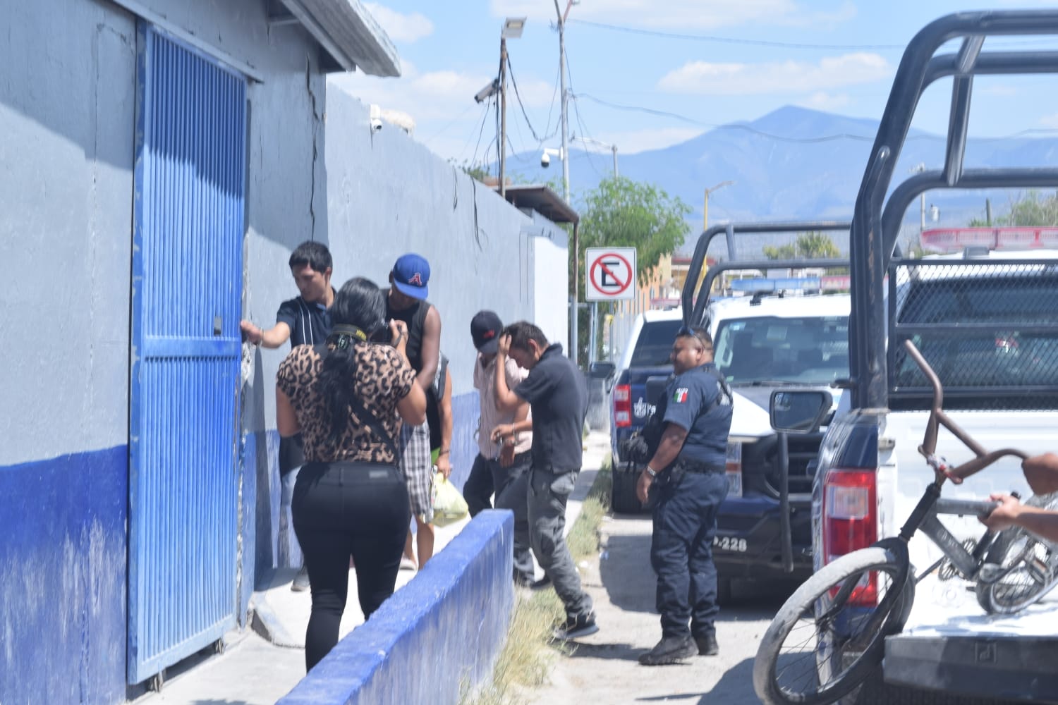 Detención múltiple en barrido policial