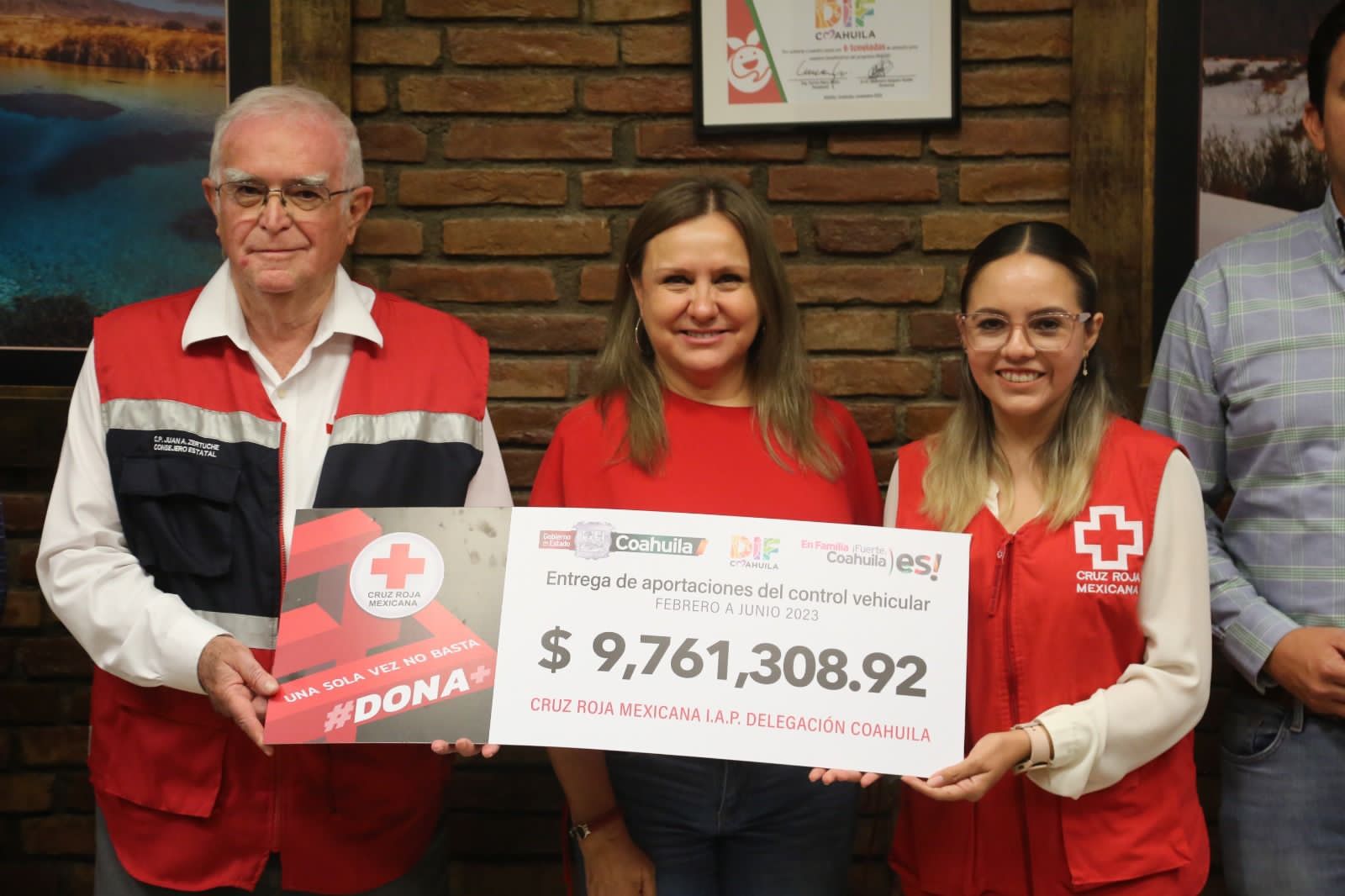 Entrega DIF Coahuila apoyos a Cruz Roja y asilos de AMA