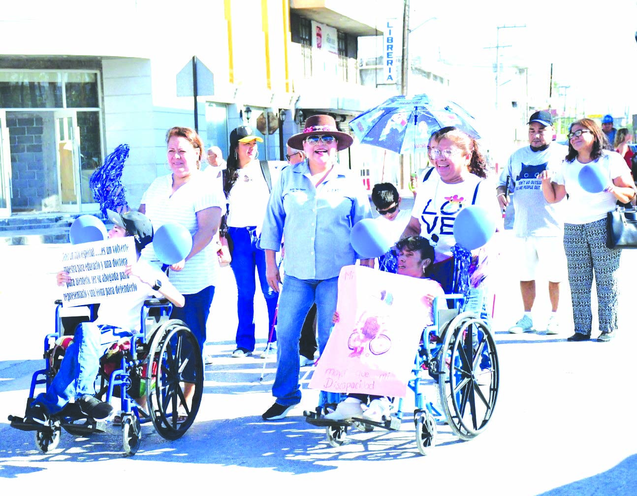 Marchan por derechos de los discapacitados