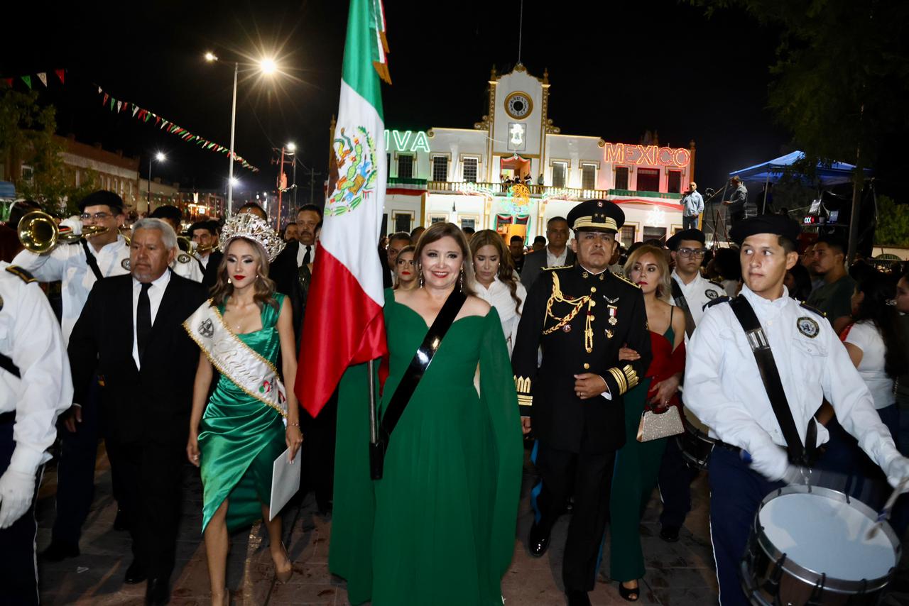 Celebran en Sabinas al grito de iViva México!