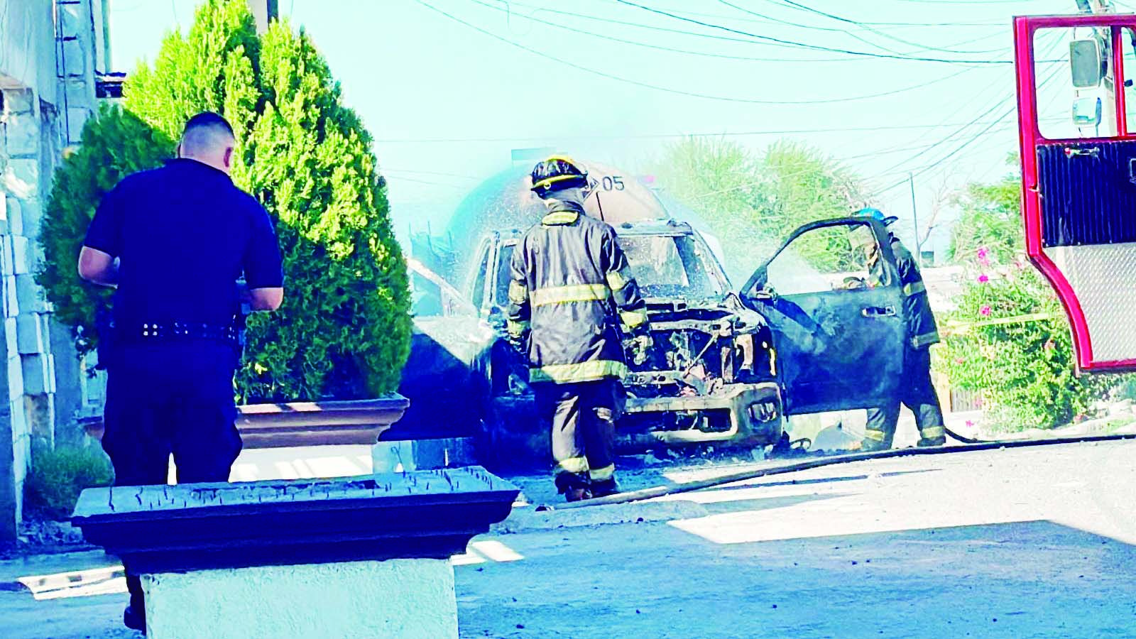 DESALOJAN AULAS; SE INCENDIA PIPA DE GAS