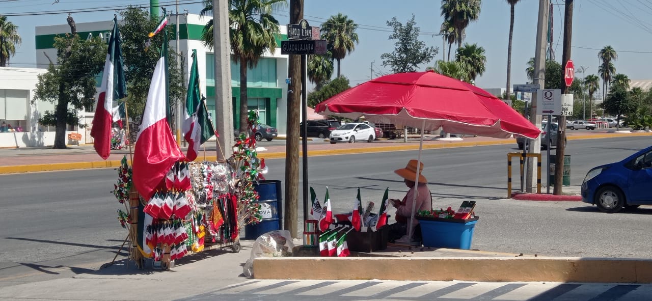 Llegan a Monclova los artículos patrios
