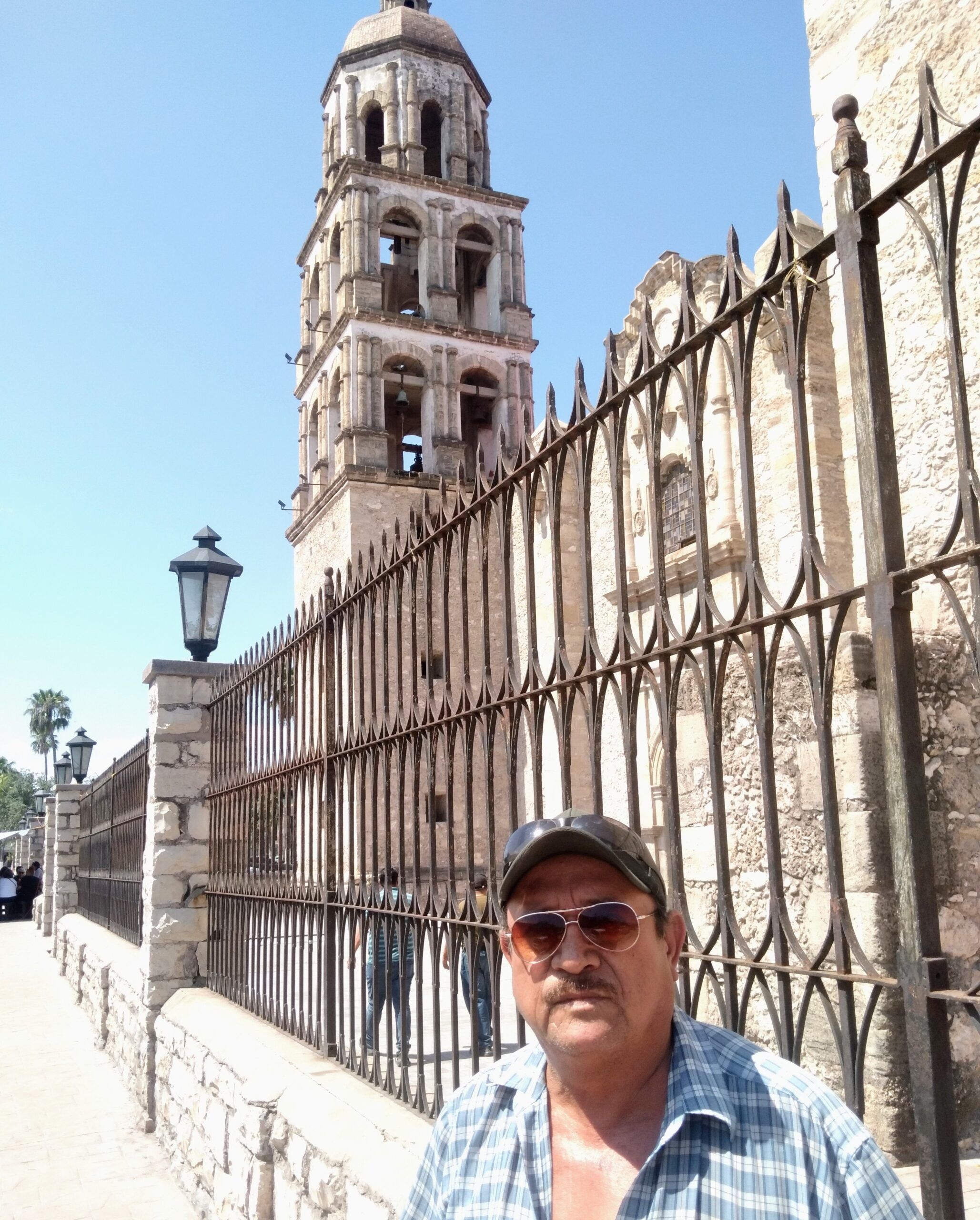 Propone trabajador plantón en el zócalo