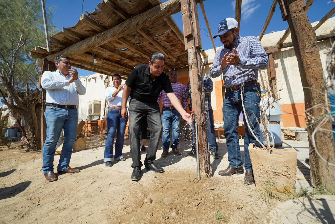 HABILITAN LÍNEA DE CONDUCCIÓN DE AGUA POTABLE EN “EL ÁGUILA”