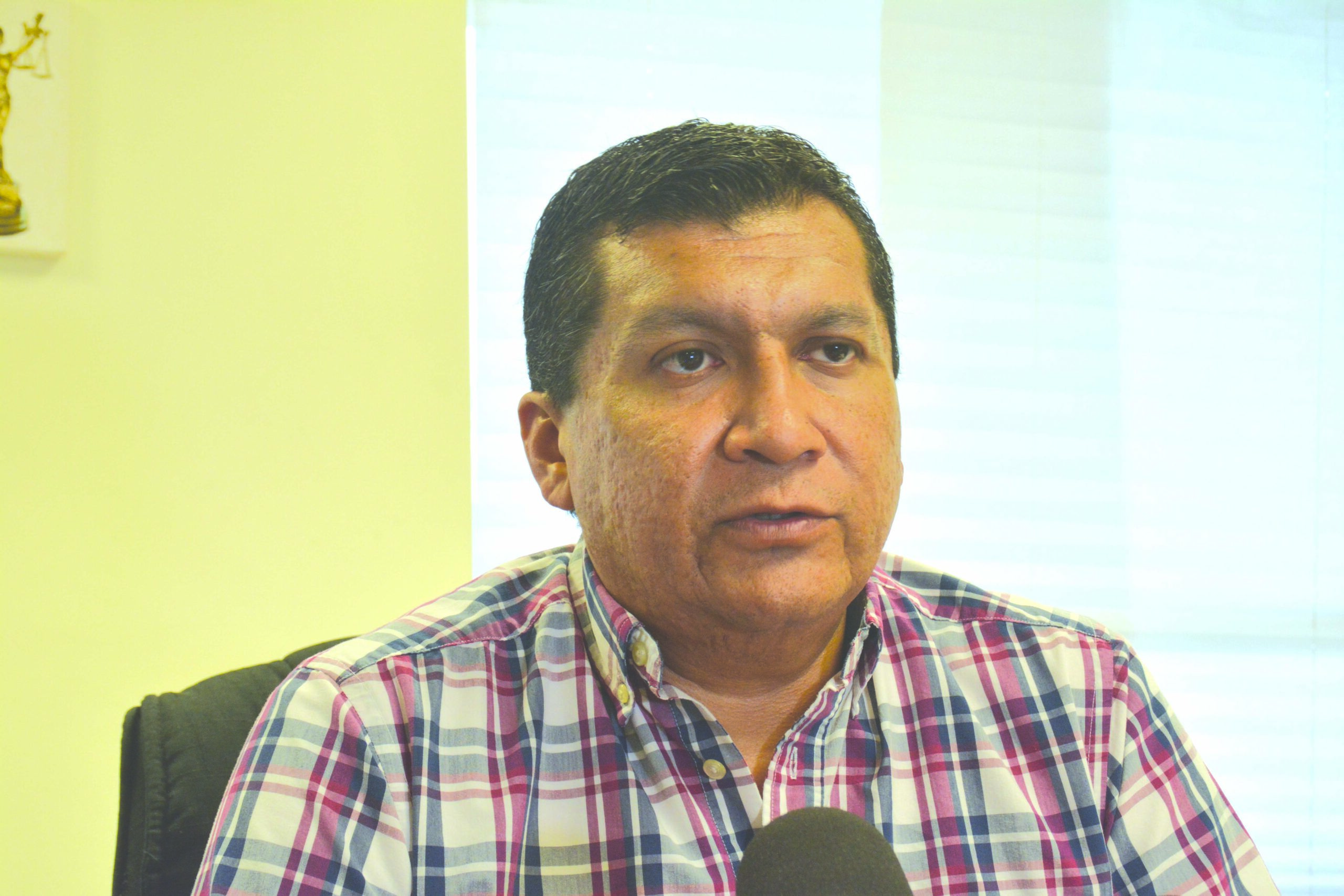 Denuncian por fraude exfuncionario municipal