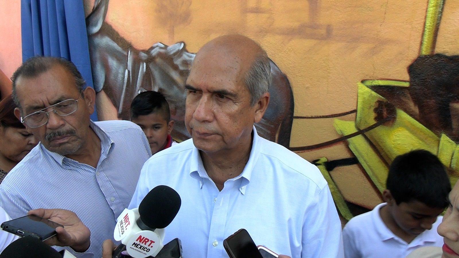 Reconoce alcalde labor de bomberos