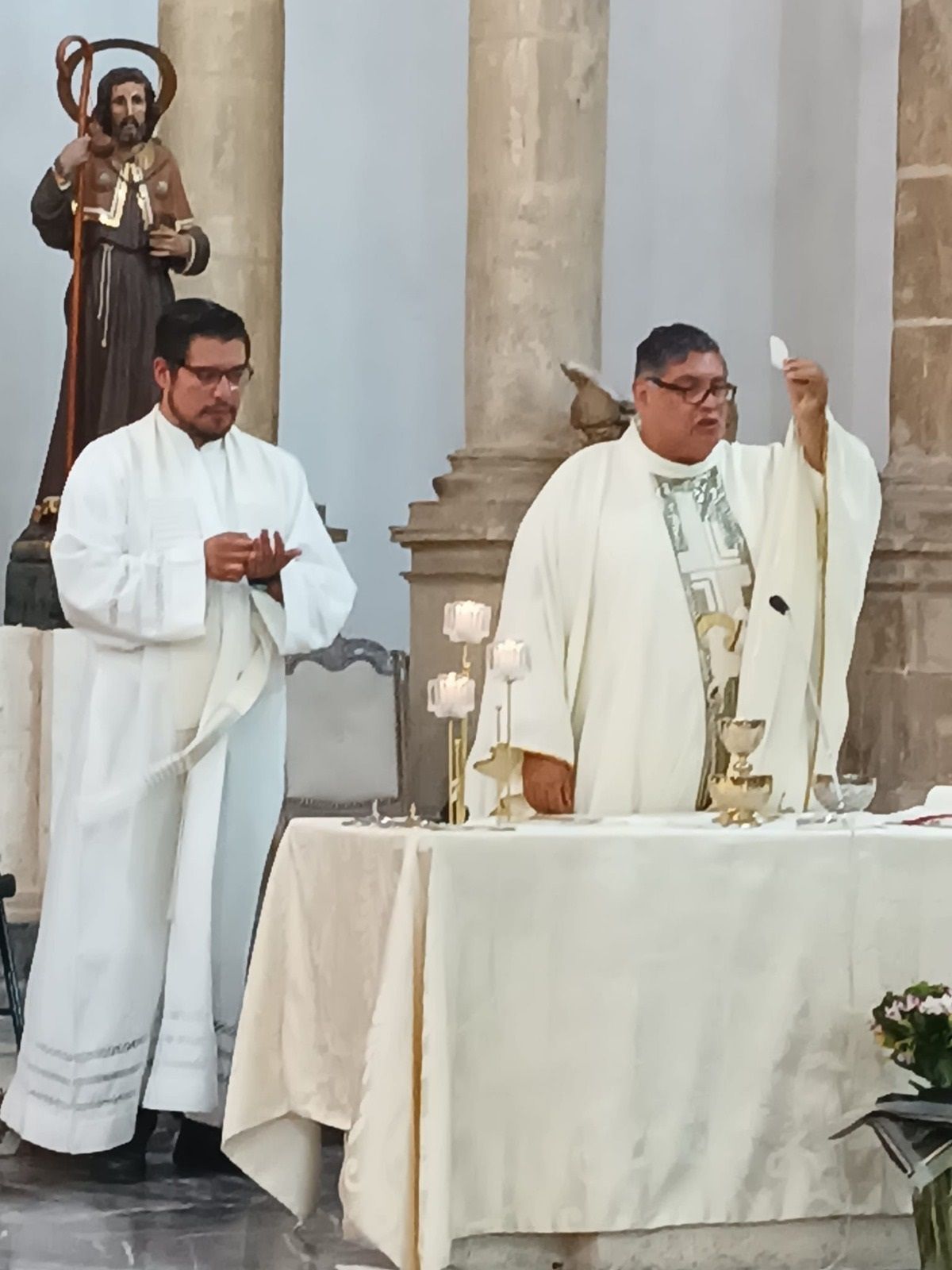 Se irá de Monclova el Padre Neri Frías