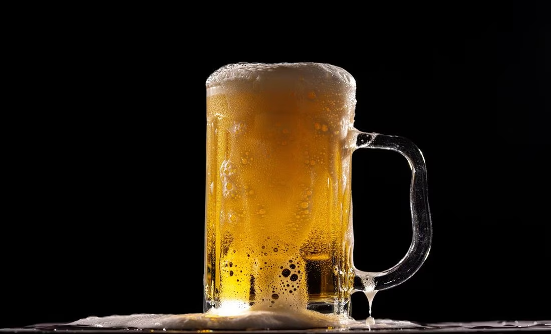 Estudios revelan estos beneficios que no conocías de tomar cerveza