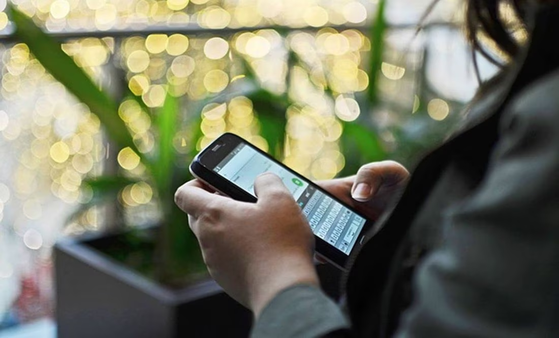 Cómo saber cuando se enciende el micrófono del celular